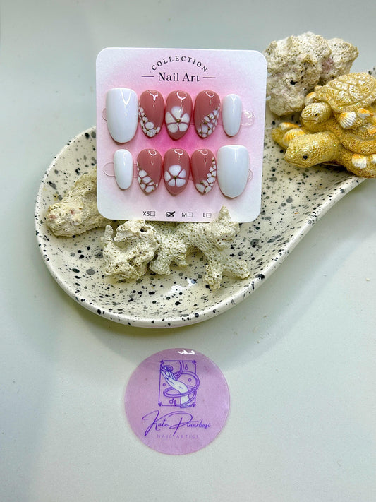 Gentle Summer ‘Clouded Florals’ /  Press On Nails