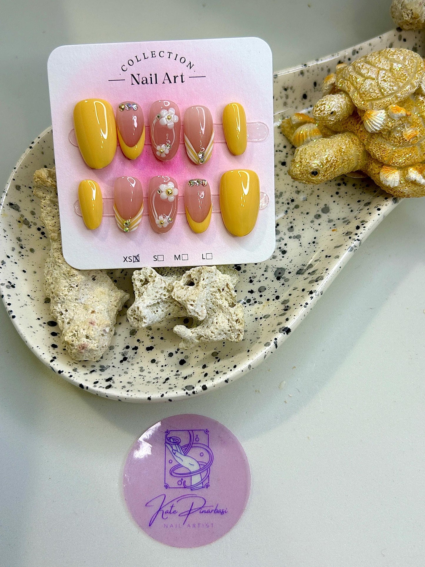 Sunny Elegance ‘ Sweet Flower’ /  Press On Nails